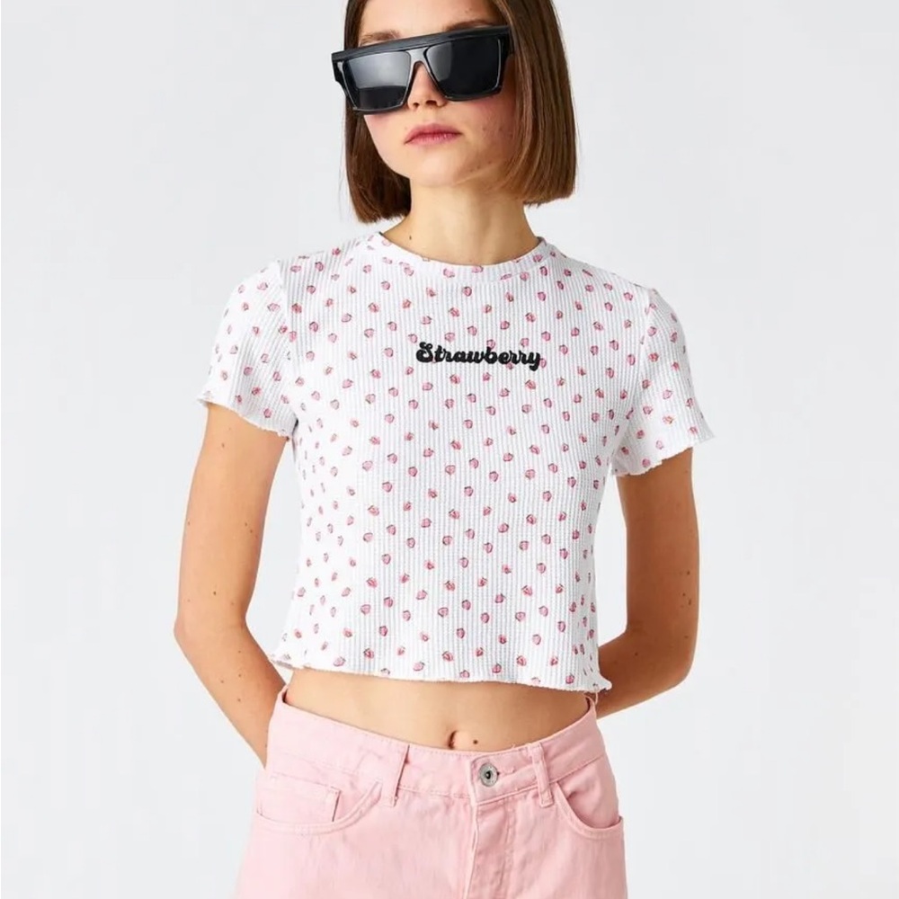 Olé by Koton 🇹🇷 Youth Size M Strawberry Lettuce Trim Thermal Cropped Tee EUC